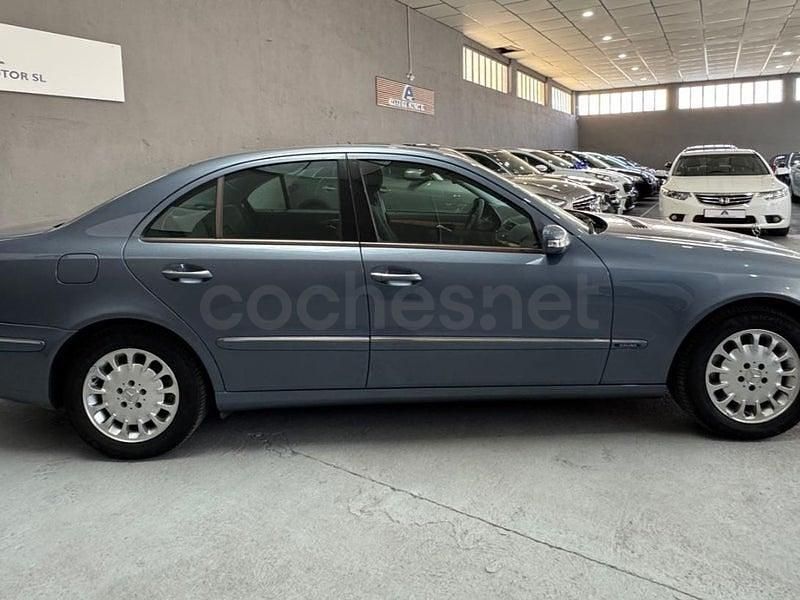 Usado Mercedes E320 Avantgarde 224 CV (164 kW) 2006 Azul Berlina