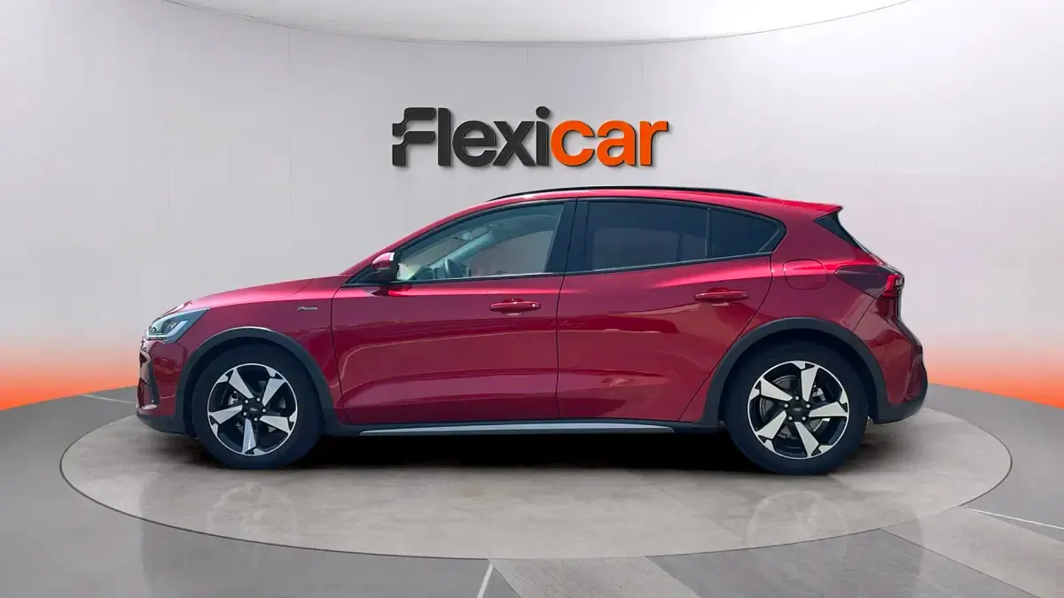 Usado Ford Focus Active X 116 CV (85 kW) 2024 Rojo Berlina