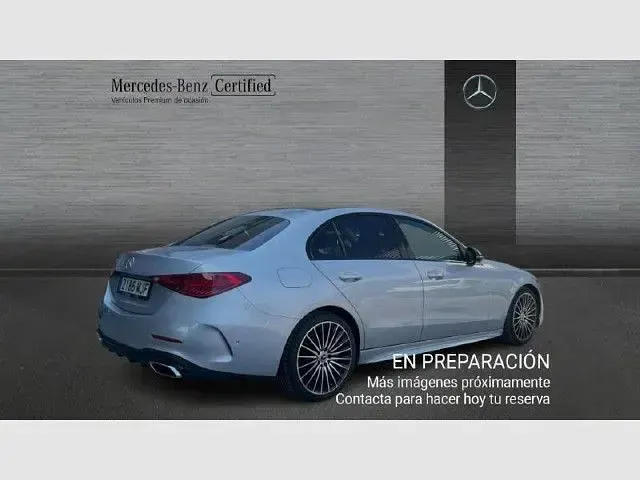Usado Mercedes C220 200 CV (147 kW) 2023 Plata hightech Berlina