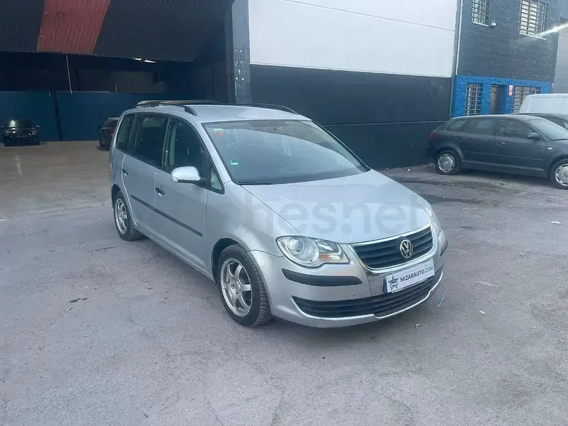 Usado VW Touran Advance 105 CV (77 kW) 2009 Gris / plata Monovolumen