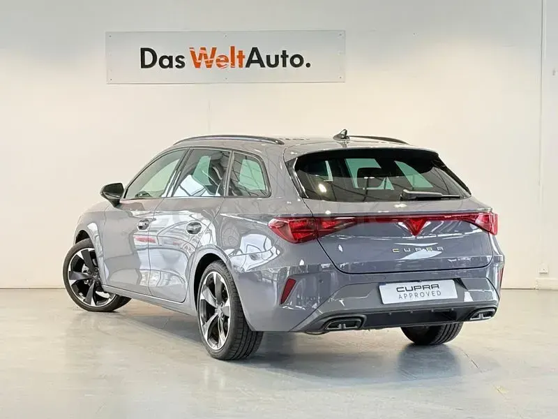 Usado Cupra Leon 150 CV (110 kW) 2024 Gris / plata Familiar