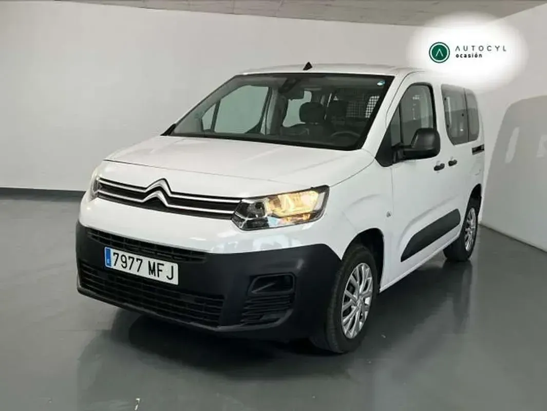 Usado Citroën Berlingo Feel 102 CV (75 kW) 2023 Blanco Monovolumen