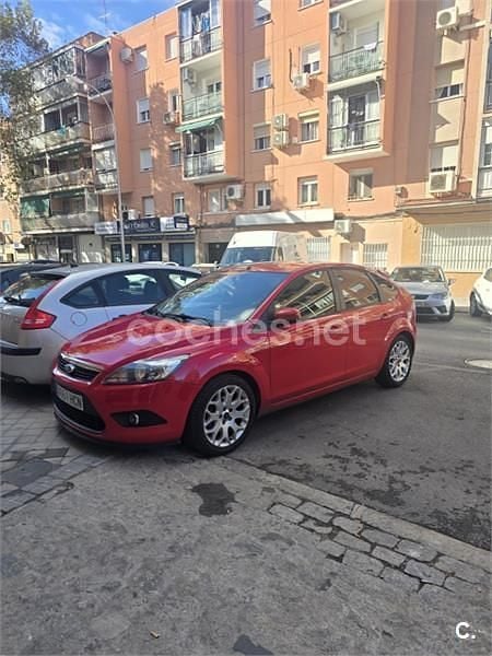 Usado Ford Focus Titanium 109 CV (80 kW) 2011 Rojo Berlina