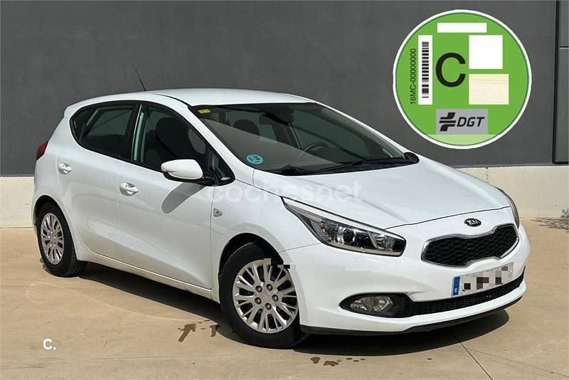 Blanco Usado 2014 Kia Ceed Berlina | 8499 € (Super precio) - Imagen 1/4