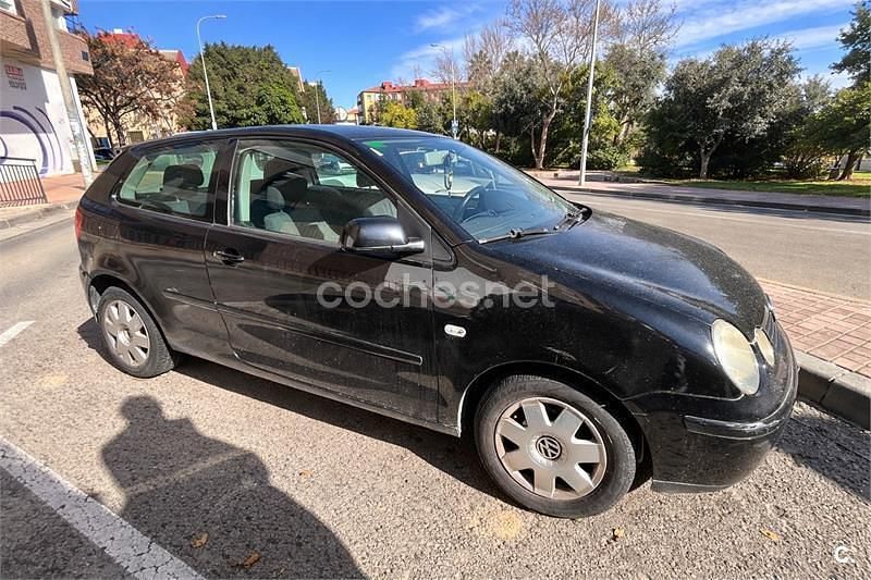 Usado VW Polo Highline 75 CV (55 kW) 2003 Negro Berlina