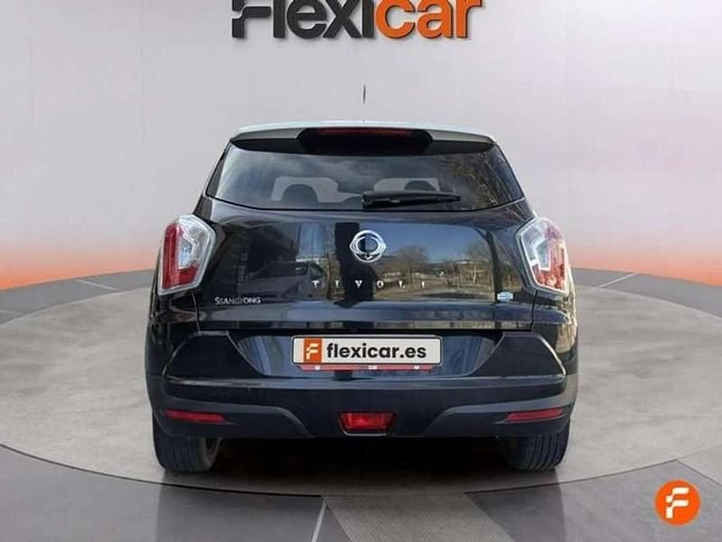 Usado Ssangyong (KGM) Tivoli Limited 116 CV (85 kW) 2017 Azul SUV