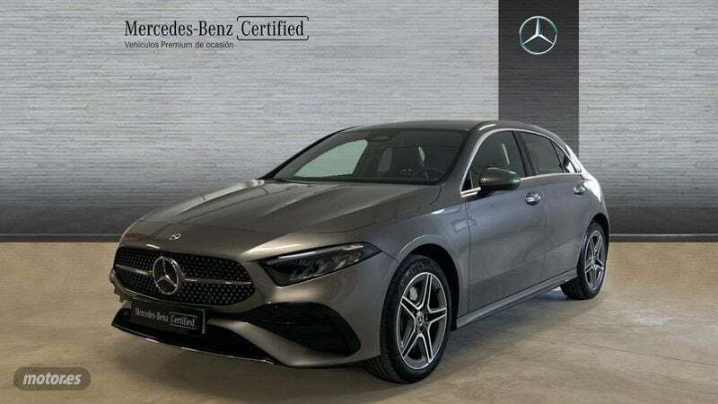 Gris / plateado Usado 2024 Mercedes A250 AMG line Berlina | 36.900 € (Precio justo) - Imagen 1/4