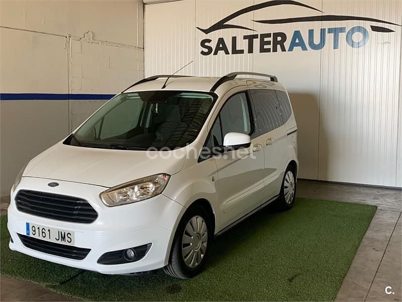 Usado Ford Tourneo Courier Titanium 100 CV (73 kW) 2016 Blanco Monovolumen