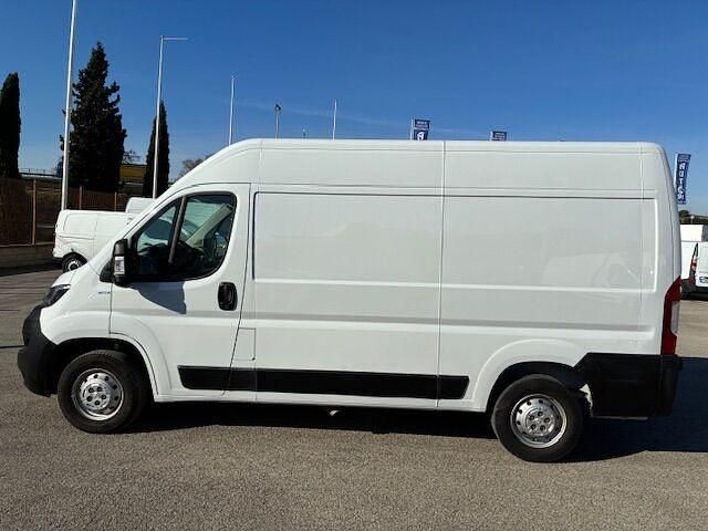 Usado Peugeot Boxer 140 CV (102 kW) 2023 Blanco Van