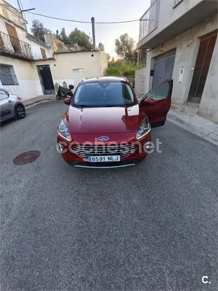 Usado Ford Kuga Titanium 120 CV (88 kW) 2021 Rojo SUV