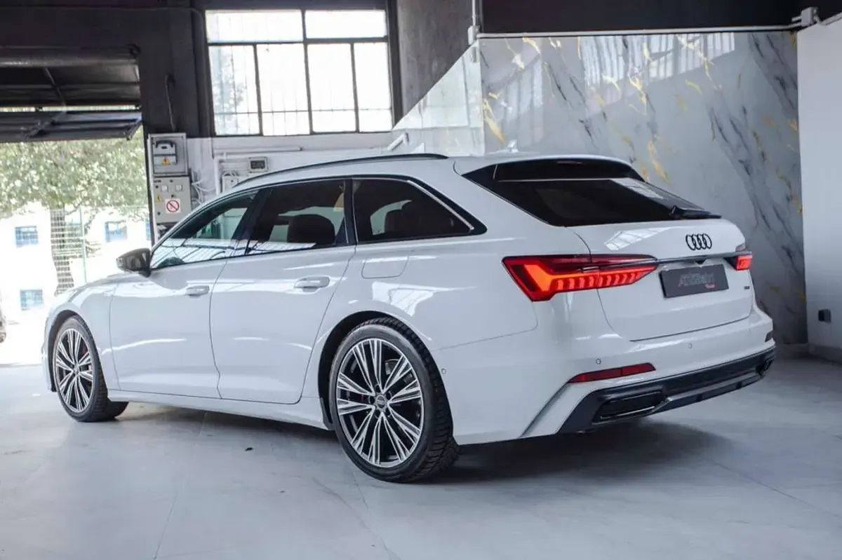 Usado Audi A6 Competition 367 CV (269 kW) 2023 Blanco Familiar
