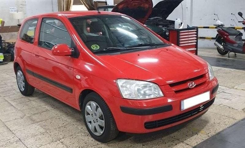 Usado Hyundai Getz 82 CV (60 kW) 2004 Rojo Utilitario