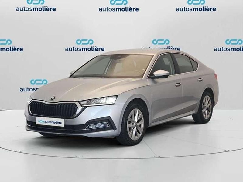 Gris plata Usado 2023 Skoda Octavia Selection Berlina | 24.445 € (Precio justo) - Imagen 1/4