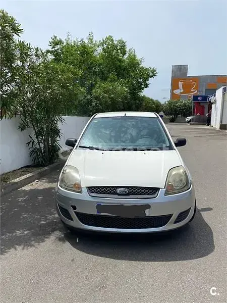 Usado Ford Fiesta Trend 80 CV (58 kW) 2006 Blanco Utilitario