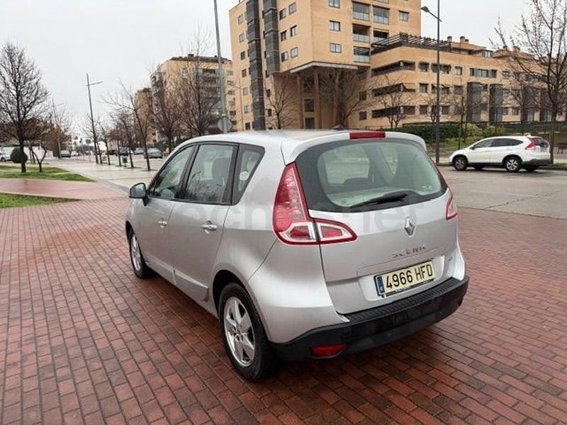Usado Renault Scénic III Business 110 CV (80 kW) 2012 Gris / plata Monovolumen