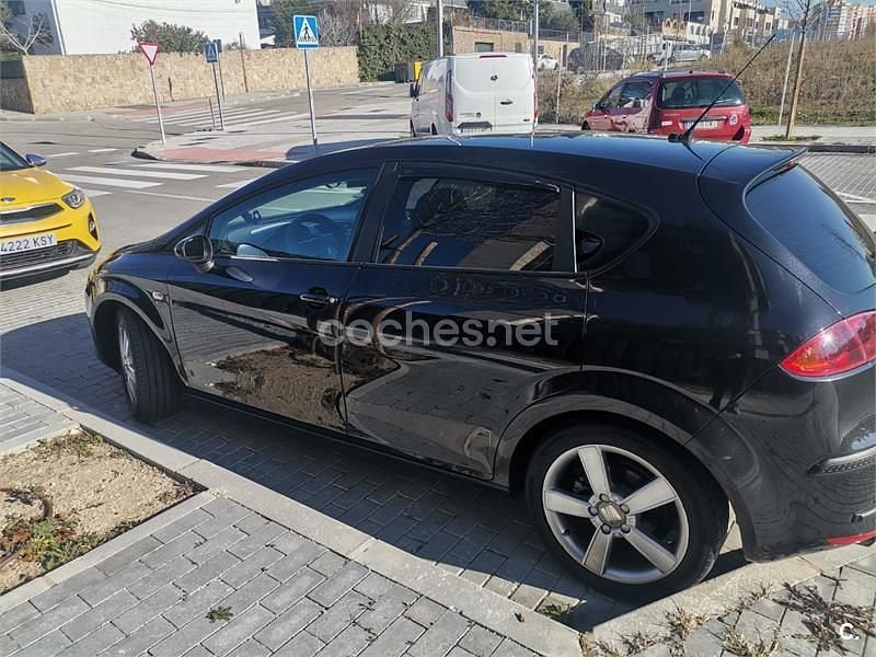 Usado Seat Leon Stylance 140 CV (102 kW) 2006 Negro Berlina