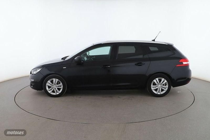 Usado Peugeot 308 Style 120 CV (88 kW) 2017 Gris Familiar