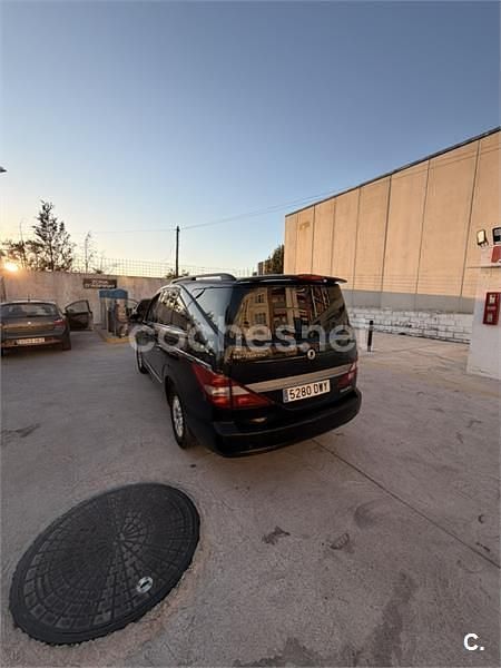 Usado SsangYong Rodius Limited 165 CV (121 kW) 2006 Negro Monovolumen