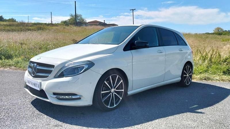 Blanco Usado 2014 Mercedes B180 AMG line Monovolumen | 11.990 € (Precio justo) - Imagen 1/4