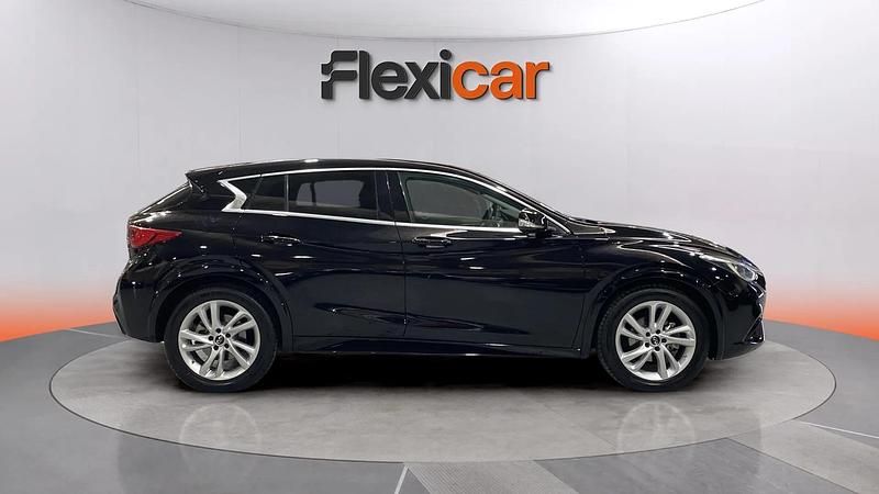 Usado Infiniti Q30 Premium 109 CV (80 kW) 2016 Negro Utilitario