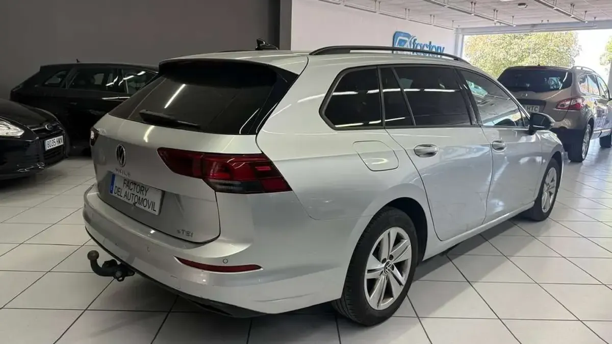 Usado VW Golf VII Life 110 CV (80 kW) 2021 Gris Utilitario