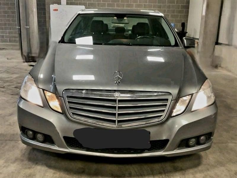 Usado Mercedes E200 136 CV (100 kW) 2011 Gris / plata Berlina