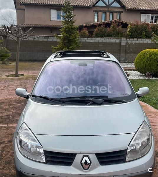 Usado Renault Scénic II Dynamique 100 CV (73 kW) 2004 Gris / plata Monovolumen