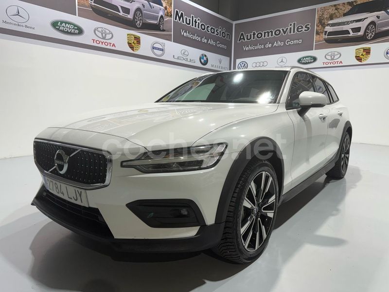 Blanco Usado 2020 Volvo V60 CC Pro Familiar | 17.990 € (Precio justo) - Imagen 1/4
