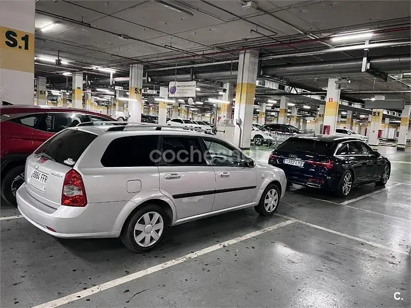 Usado Chevrolet Nubira SX 109 CV (80 kW) 2006 Gris / plata Familiar