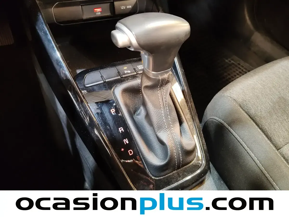 Usado Kia Stonic 100 CV (73 kW) 2024 Gris SUV