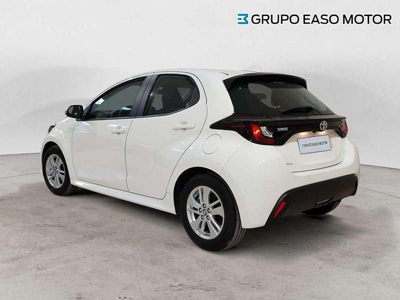 Usado Toyota Yaris Hybrid Business Edition 116 CV (85 kW) 2022 Blanco Utilitario