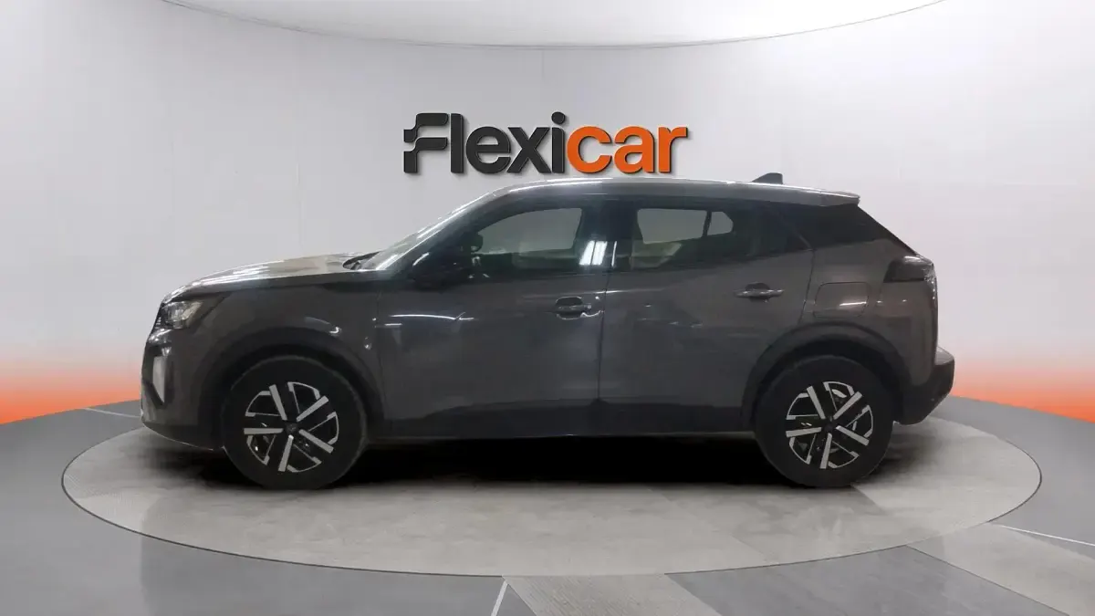 Usado Peugeot 2008 Active 102 CV (75 kW) 2023 Gris SUV