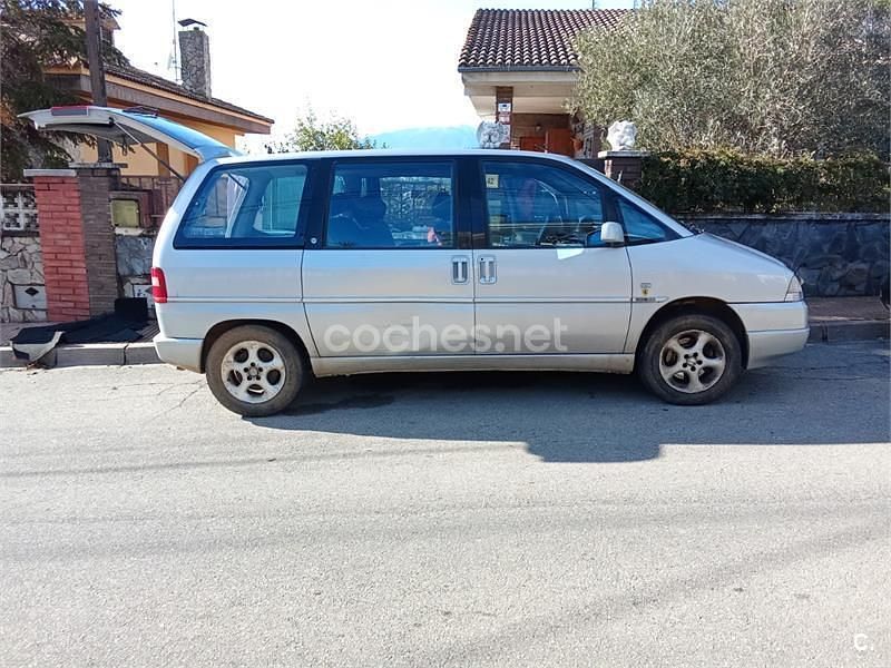 Usado Lancia Zeta 109 CV (80 kW) 2000 Gris / plata Monovolumen