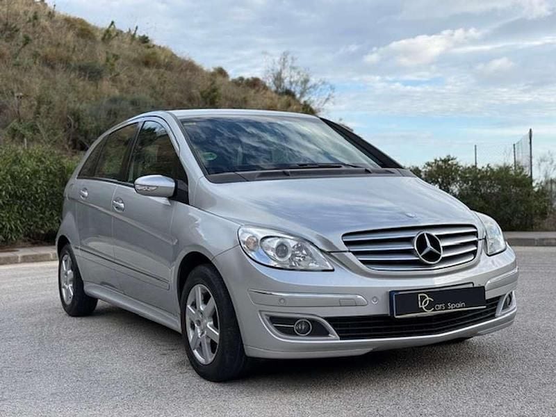 Usado Mercedes B170 116 CV (85 kW) 2008 Plateado Monovolumen
