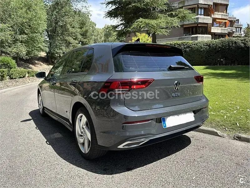 Usado VW Golf VIII GTE 245 CV (180 kW) 2021 Gris / plata Berlina