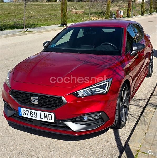 Usado Seat Leon FR 150 CV (110 kW) 2021 Granate Berlina