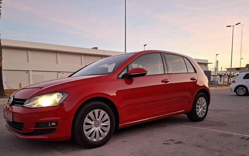 Usado VW Golf VII Edition 105 CV (77 kW) 2013 Rojo Utilitario