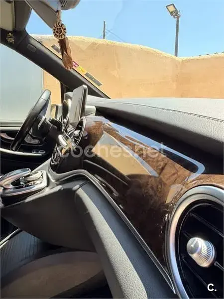 Usado Mercedes V250 Avantgarde 204 CV (150 kW) 2017 Gris / plata Monovolumen