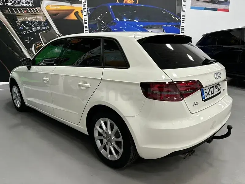 Usado Audi A3 Ambition 150 CV (110 kW) 2014 Blanco Berlina