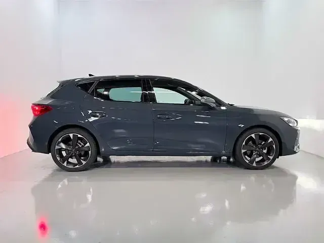 Usado Cupra Leon 150 CV (110 kW) 2025 Gris Utilitario