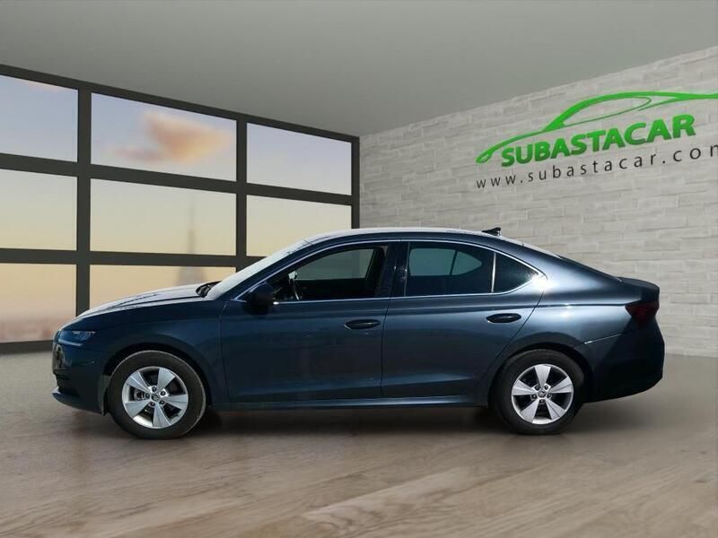 Gris metalizado Usado 2021 Skoda Octavia Ambition Berlina | 19.400 € (Precio justo) - Imagen 1/4