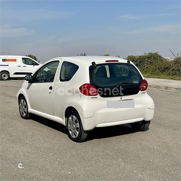 Usado Toyota Aygo 68 CV (50 kW) 2009 Blanco Utilitario