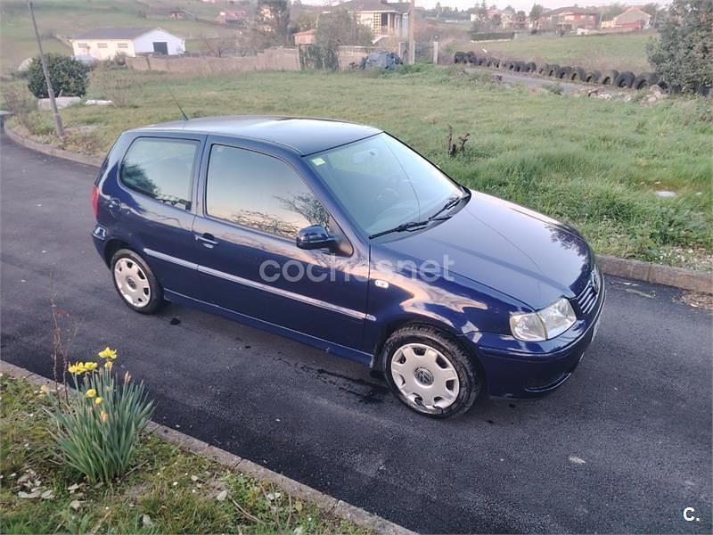 Usado VW Polo Trendline 75 CV (55 kW) 2000 Azul Berlina