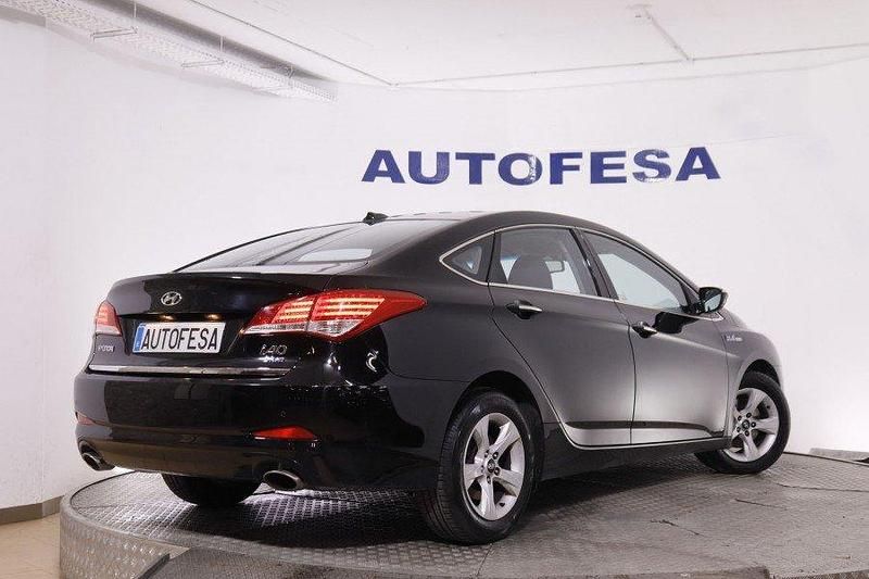 Usado Hyundai i40 136 CV (100 kW) 2014 Negro Berlina