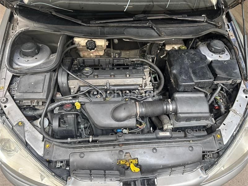Usado Peugeot 206 GTi 138 CV (101 kW) 2001 Gris / plata Berlina