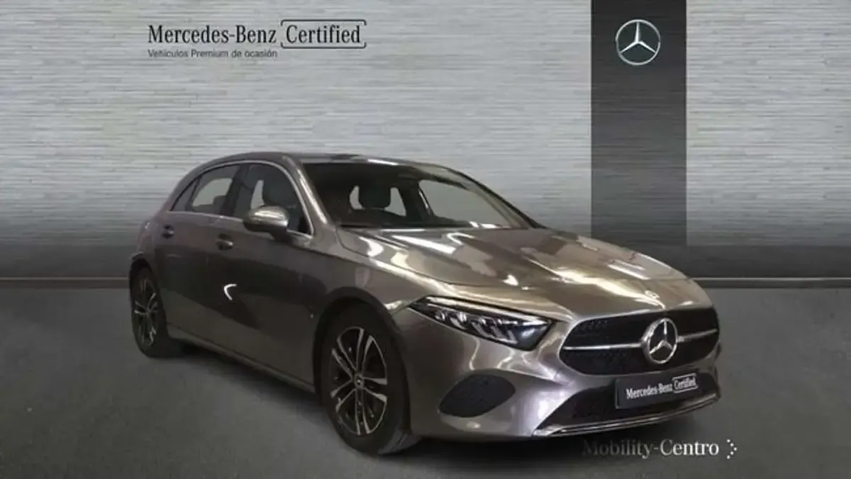 Usado Mercedes A200 150 CV (110 kW) 2025 Gris Berlina