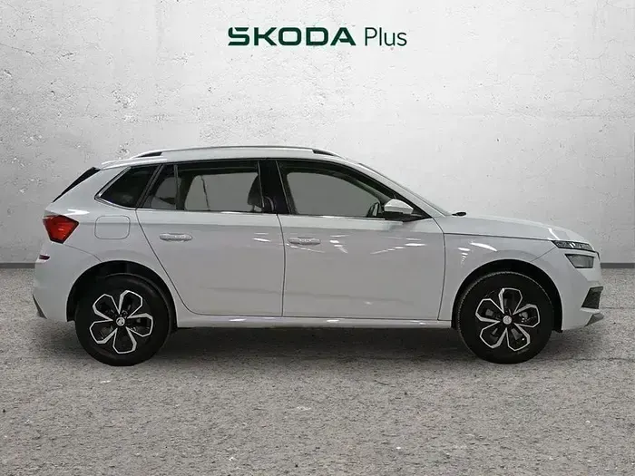 Usado Skoda Kamiq Ambition 110 CV (80 kW) 2022 Blanco SUV