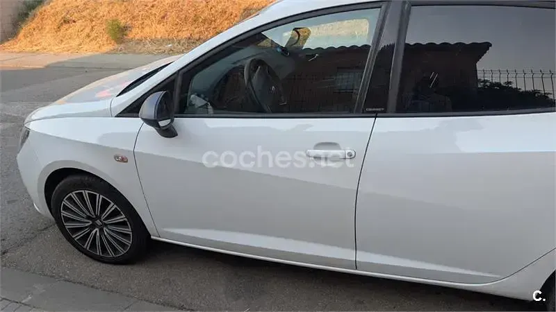 Usado Seat Ibiza CONNECT 90 CV (66 kW) 2016 Blanco Berlina