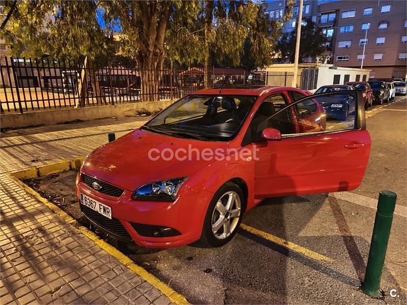 Rojo Usado 2007 Ford Focus Berlina | 6000 € (Un poco caro) - Imagen 1/4
