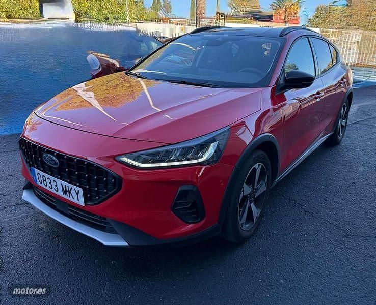 Rojo Usado 2023 Ford Focus Active X Berlina | 21.840 € (Un poco caro) - Imagen 1/1